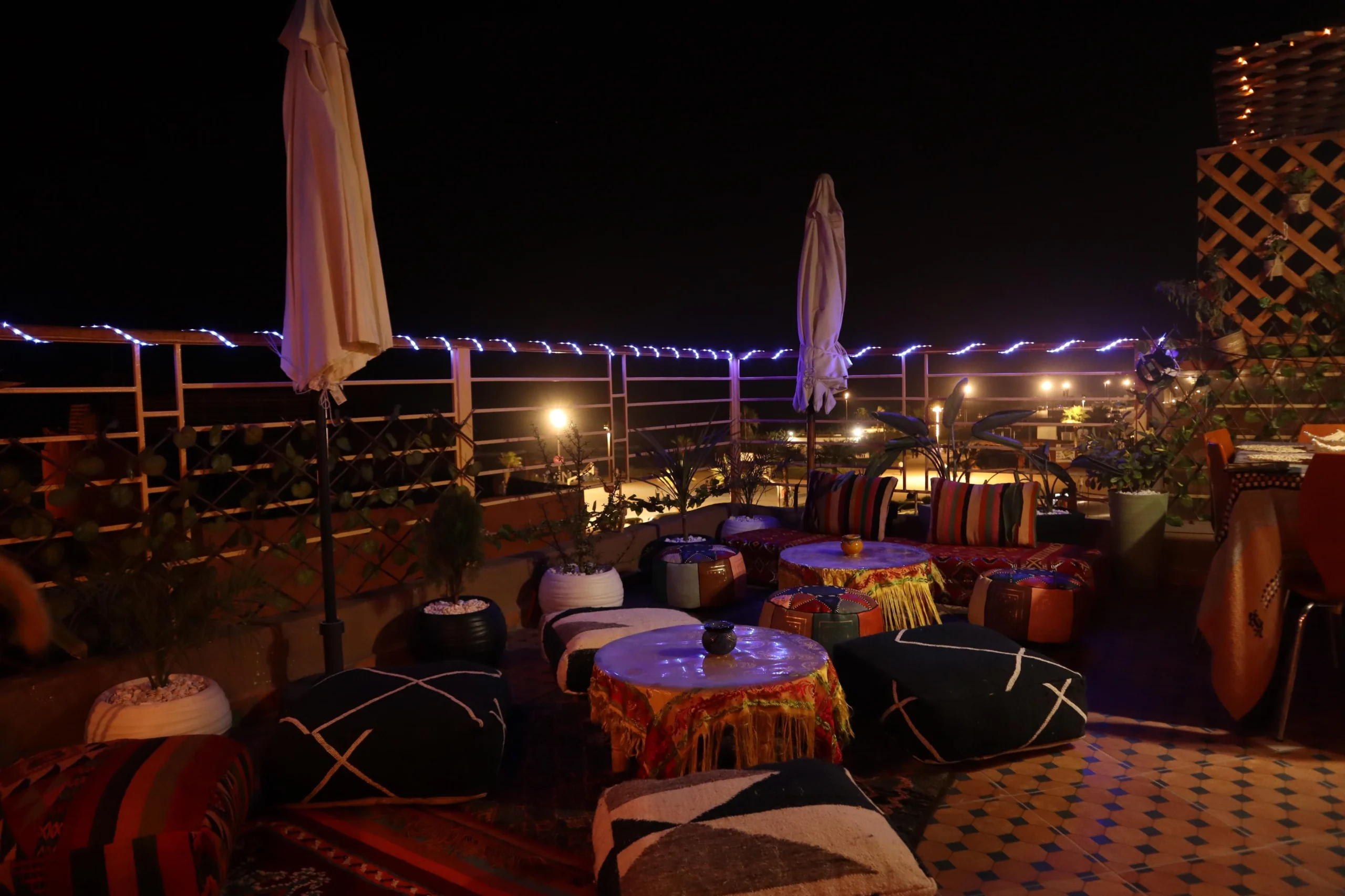 Anza Surf Experience — la maison, le rooftop et les surfeurs