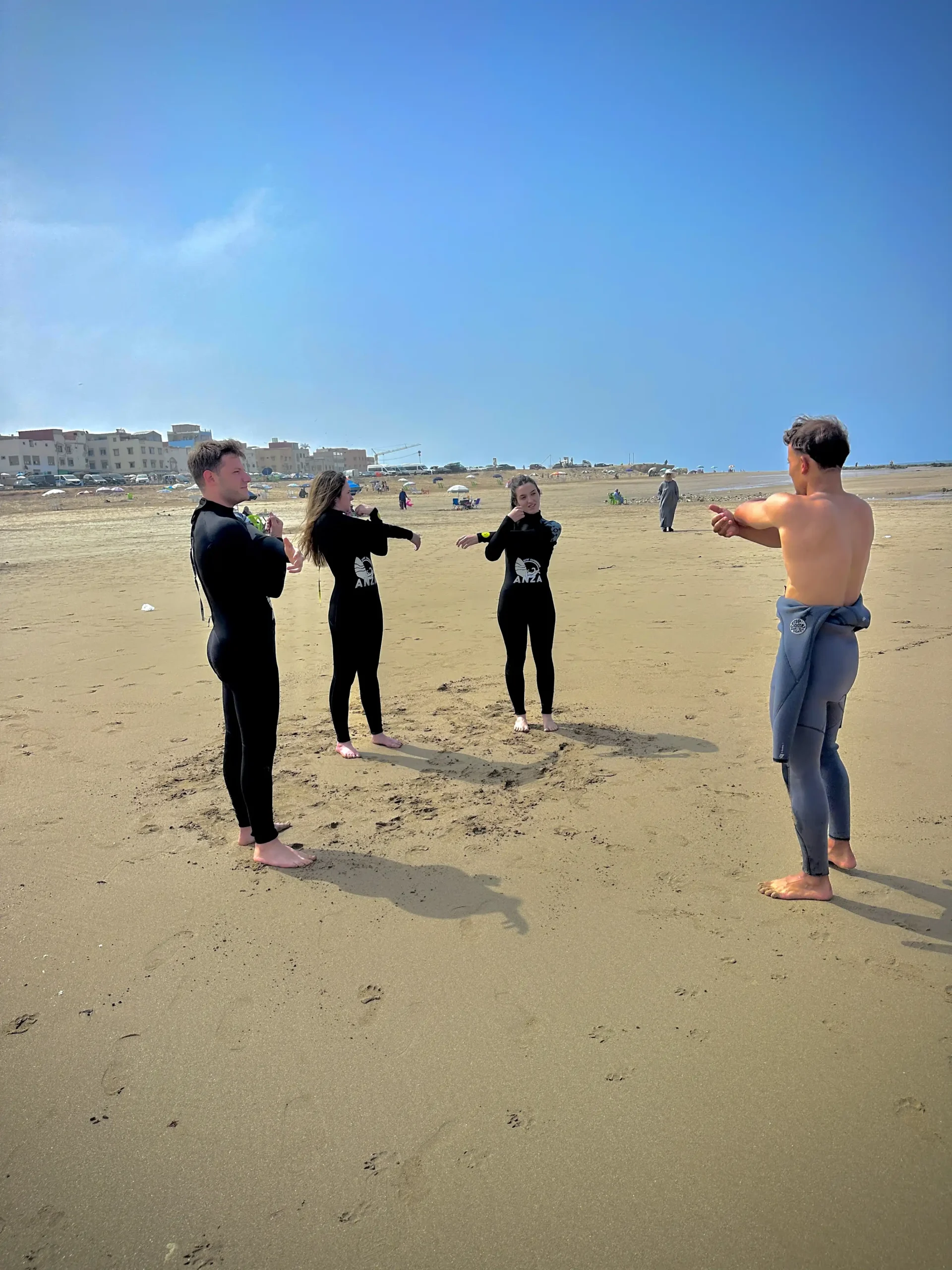 Anza Surf Experience — la maison, le rooftop et les surfeurs