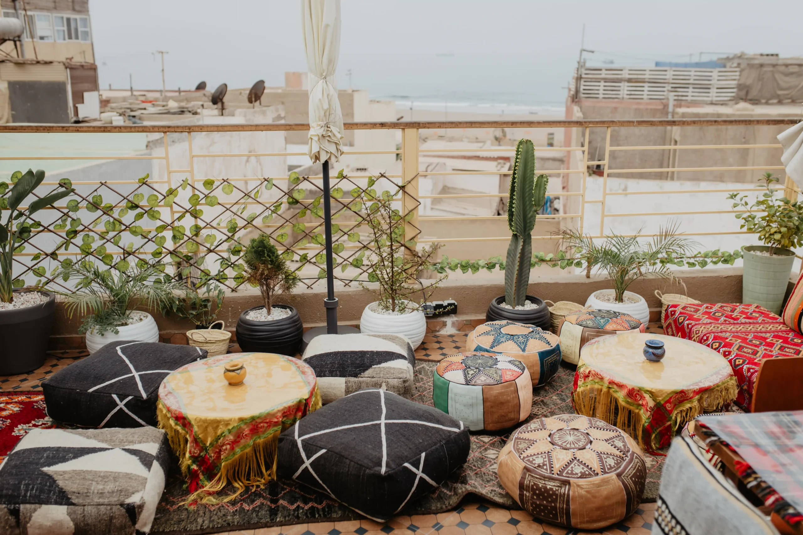 Anza Surf Experience — la maison, le rooftop et les surfeurs