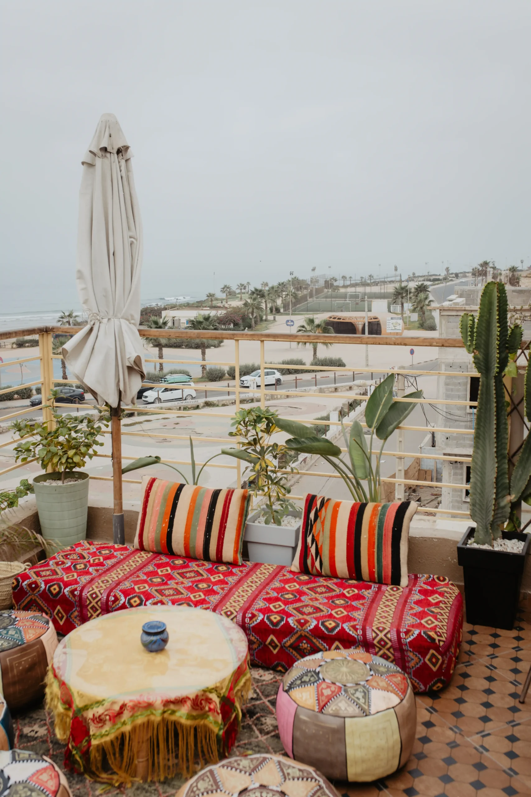Anza Surf Experience — la maison, le rooftop et les surfeurs