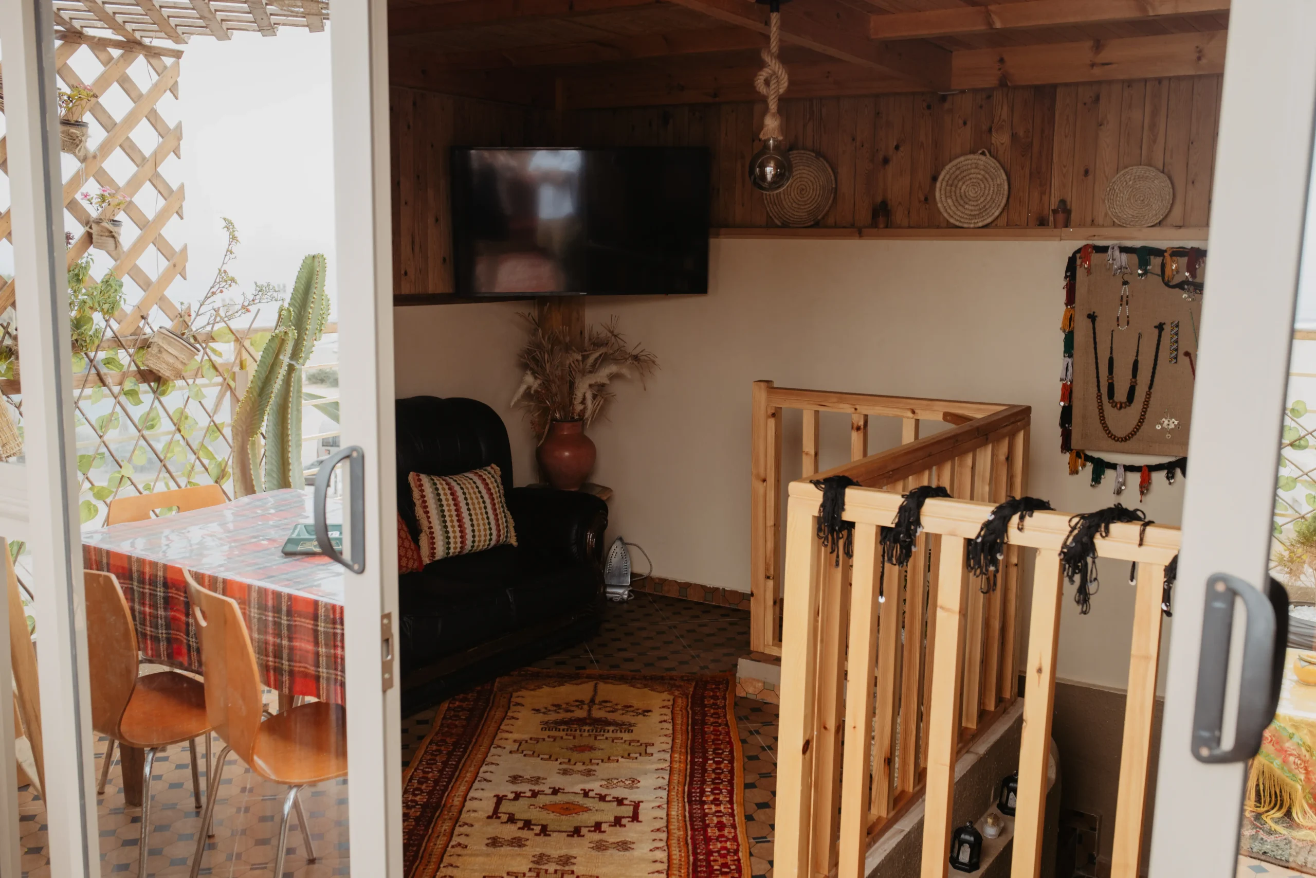 Anza Surf Experience — la maison, le rooftop et les surfeurs