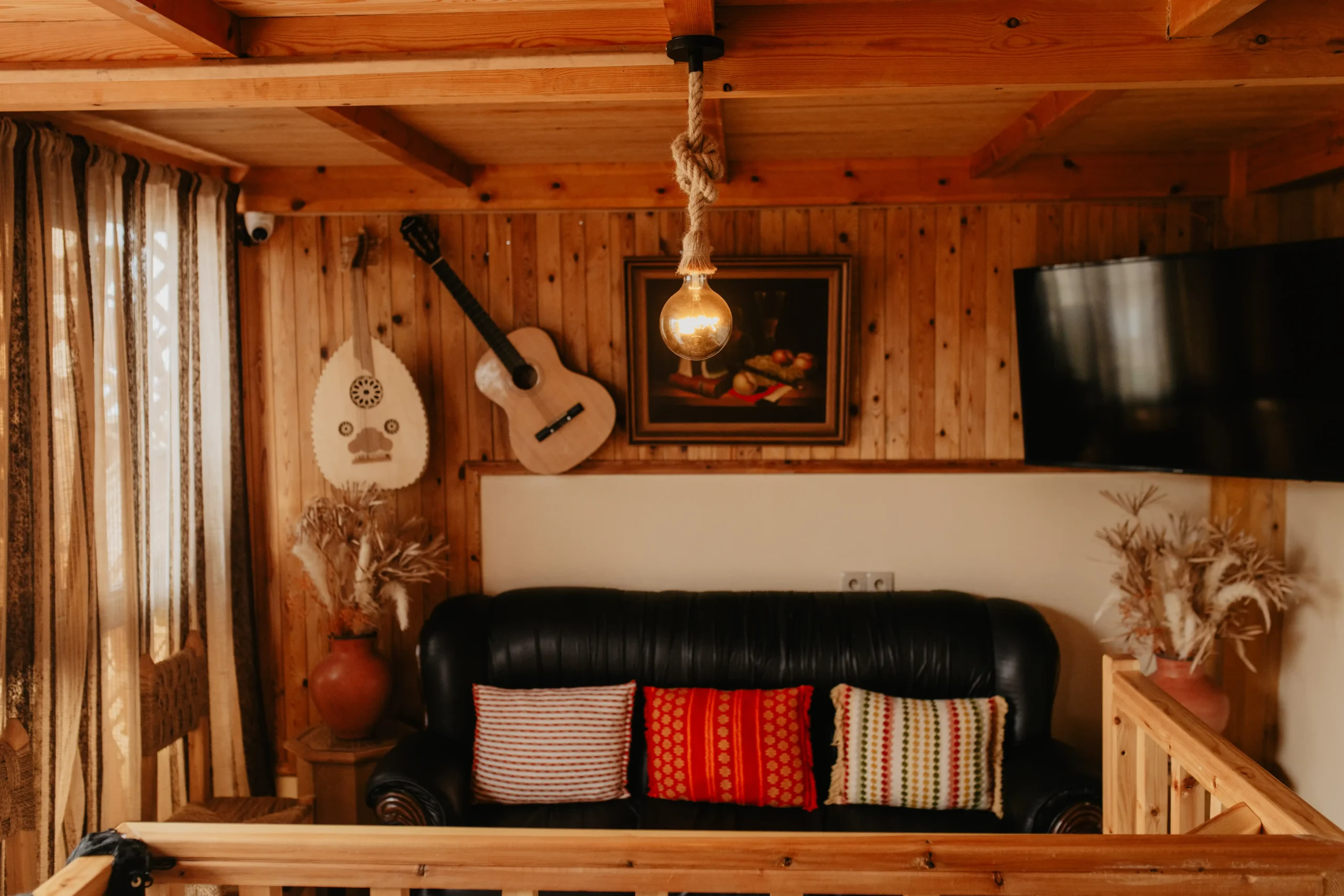 Anza Surf Experience — la maison, le rooftop et les surfeurs
