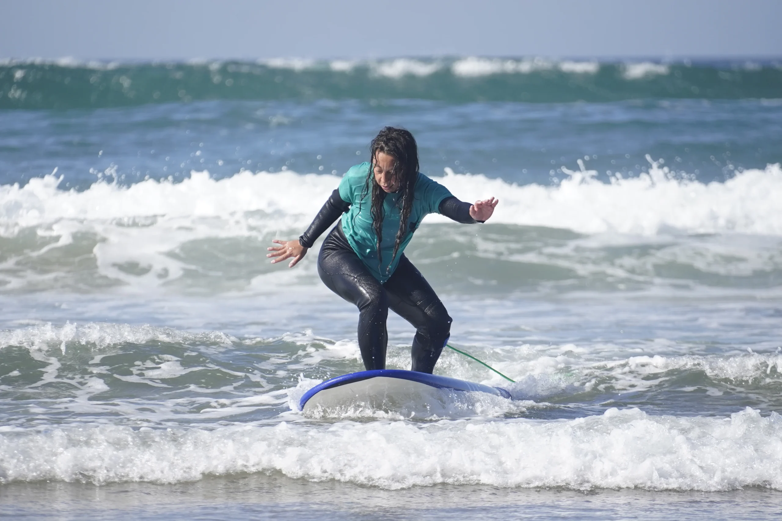 Anza Surf Experience — la maison, le rooftop et les surfeurs