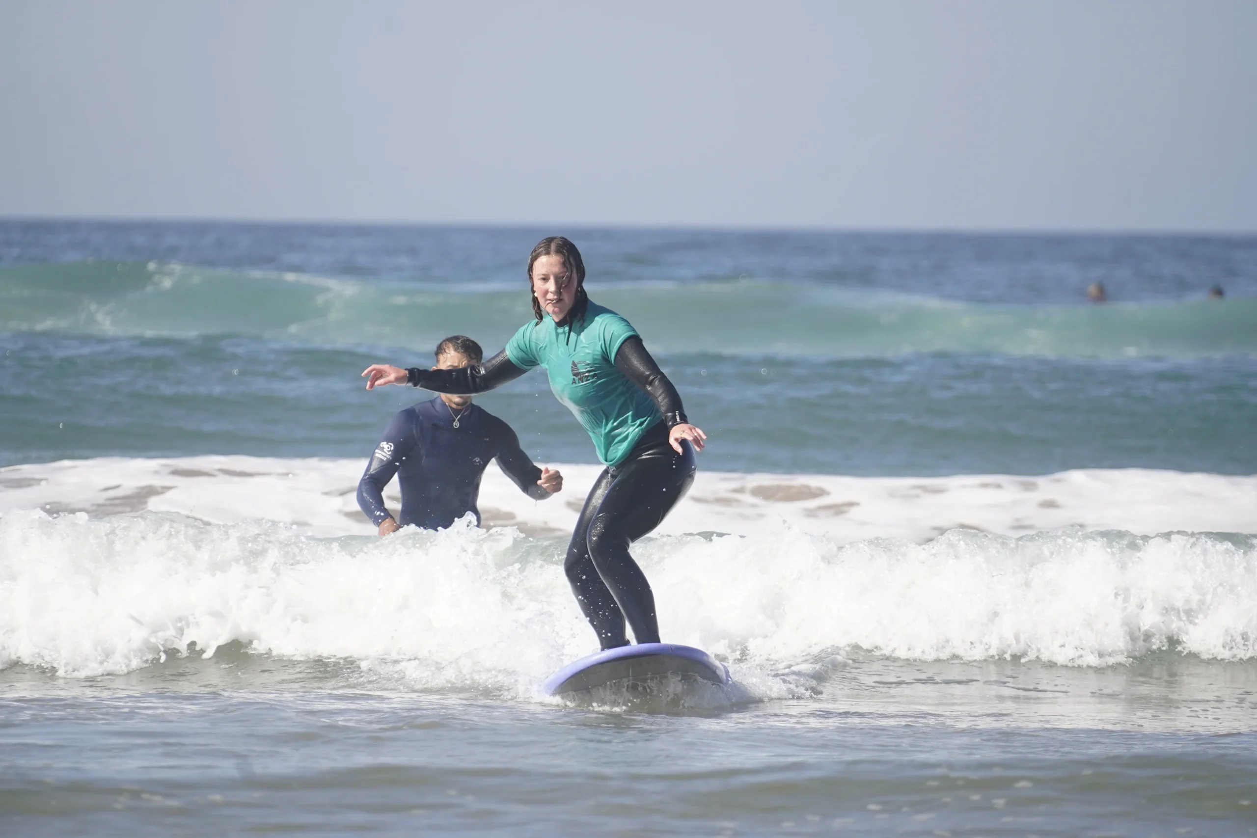 Anza Surf Experience — la maison, le rooftop et les surfeurs