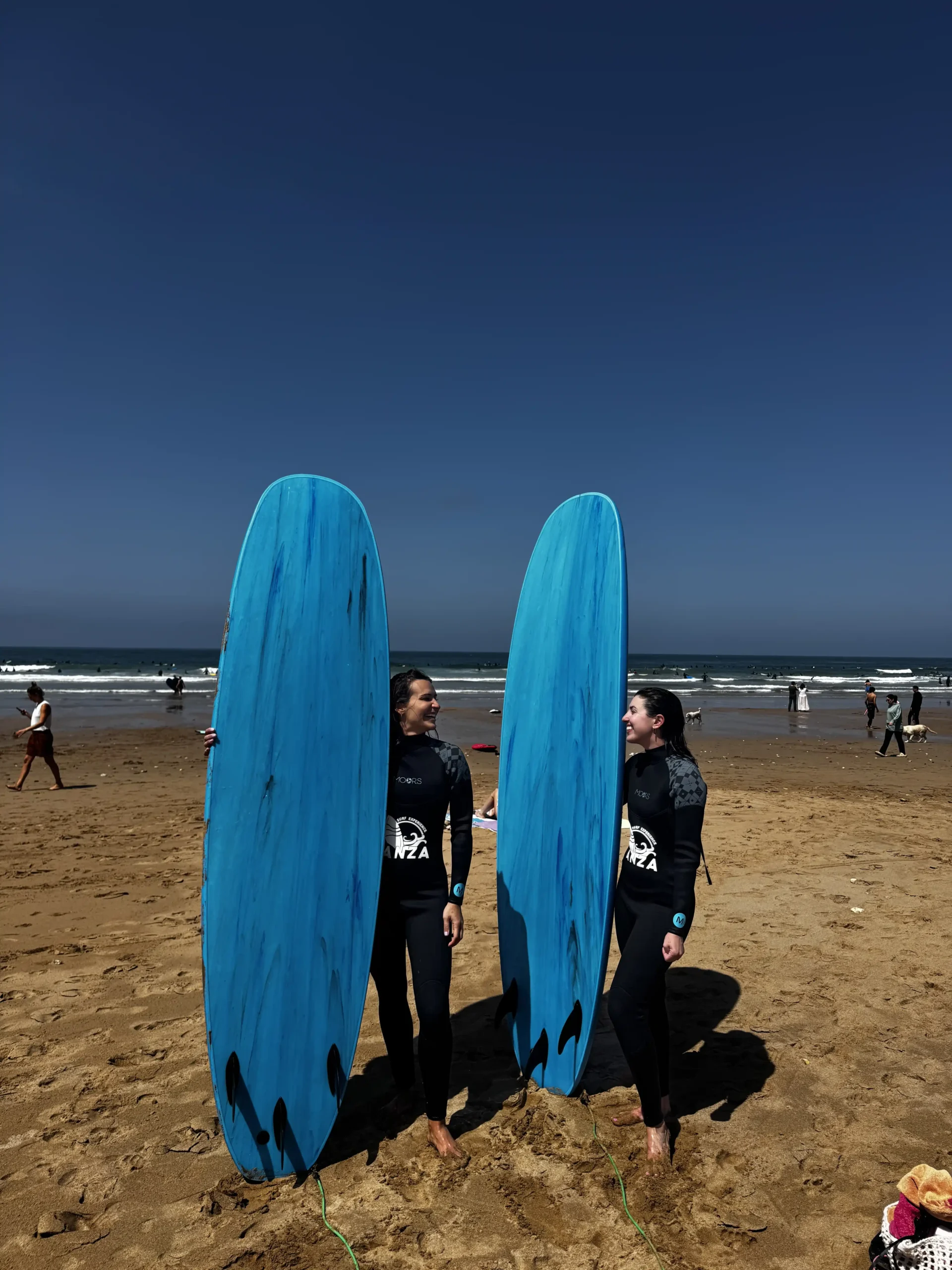 Anza Surf Experience — la maison, le rooftop et les surfeurs