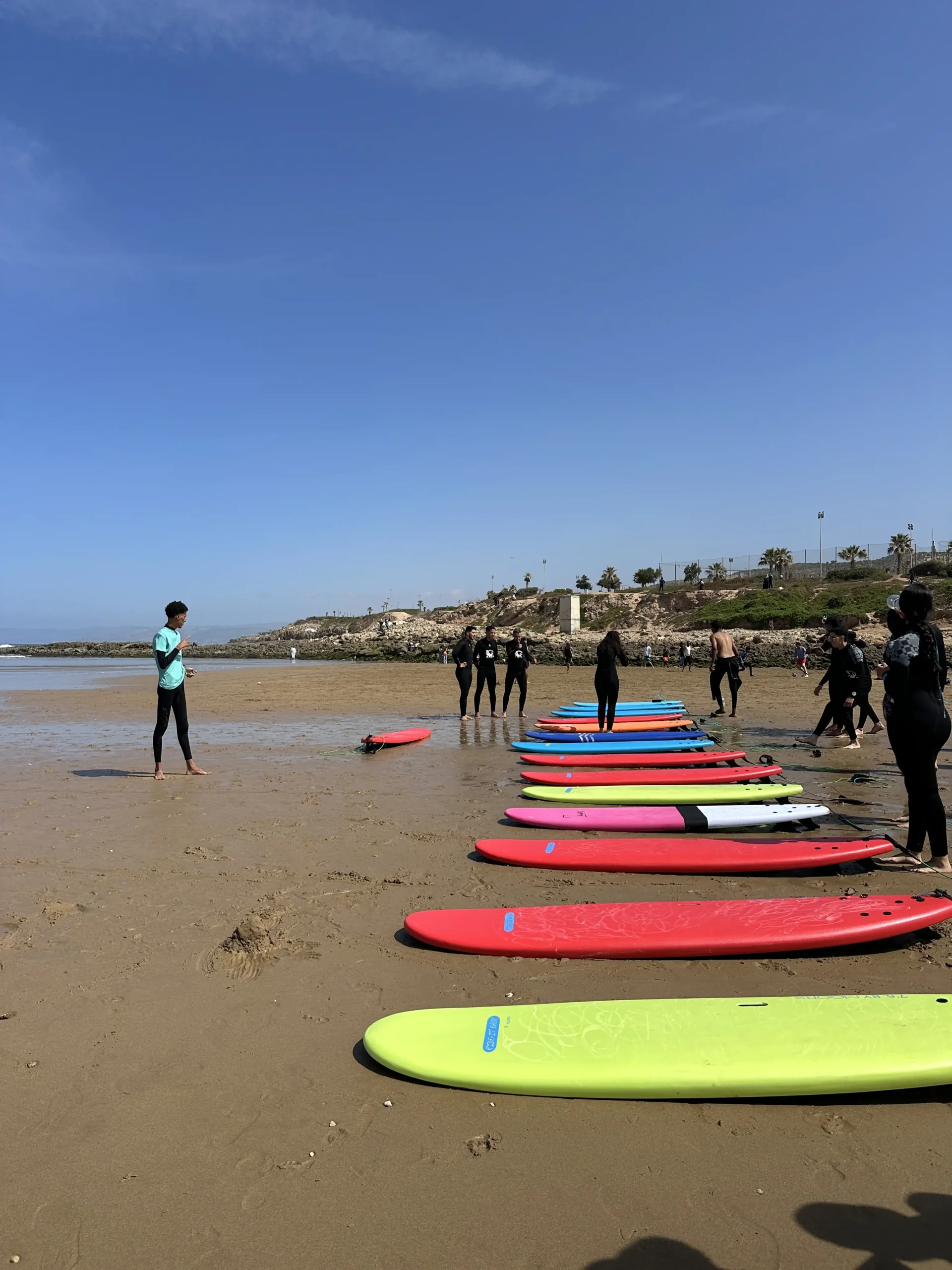 Anza Surf Experience — la maison, le rooftop et les surfeurs