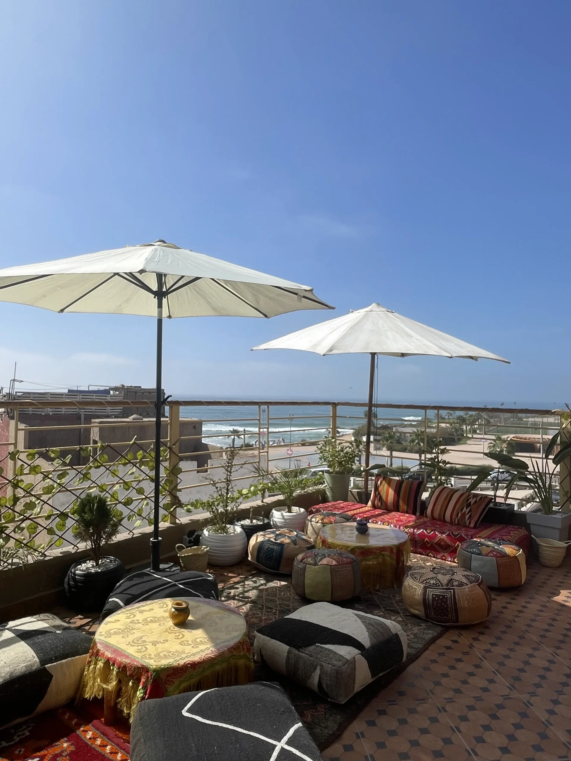 Anza Surf Experience — la maison, le rooftop et les surfeurs