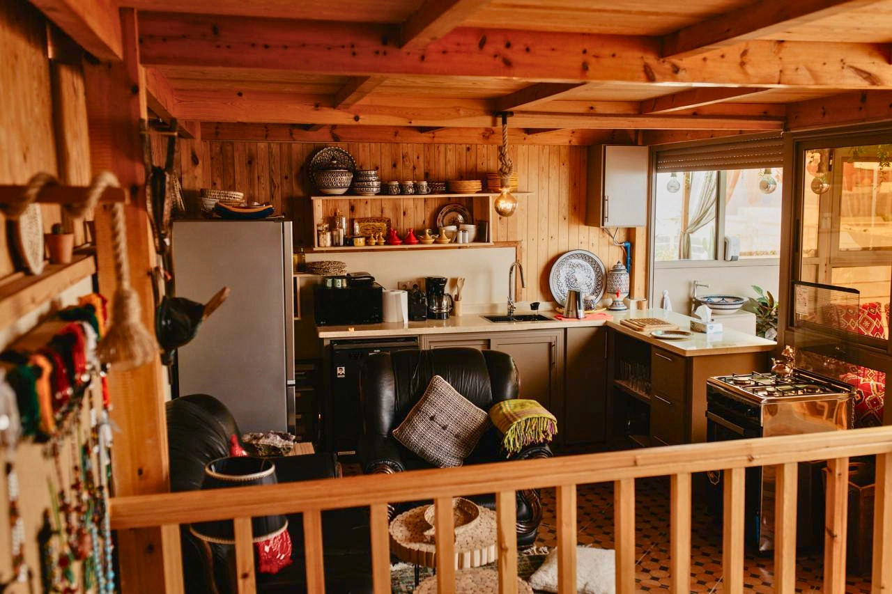 Anza Surf Experience — la maison, le rooftop et les surfeurs
